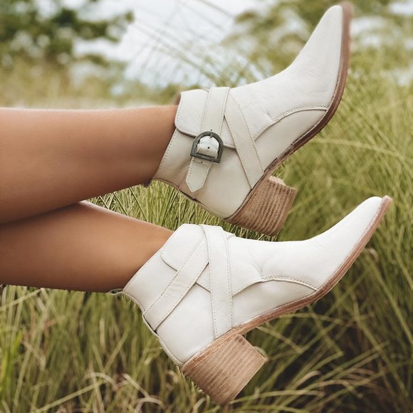 FREE PEOPLE Back Loop Ankle BOOTS Size 39.5 9.5 Ecru Leather Western NEW $148 - Picture 4 of 14